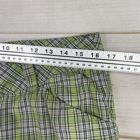 Lole Bermuda Shorts Womens 10 Green Plaid Roll Up Leg Stretch Water Resistant - Picture 4 of 11